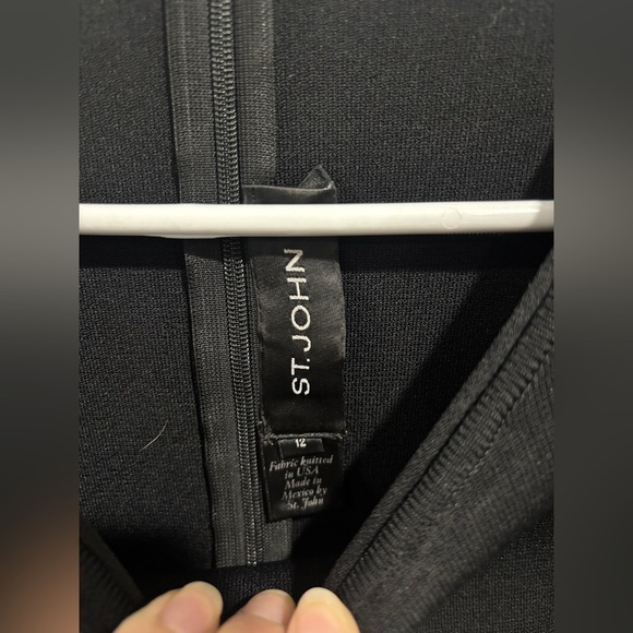 St. John Collection Luxe Sculpture Knit Cap Sleeve Dress-Caviar Size 12 - Picture 9 of 10